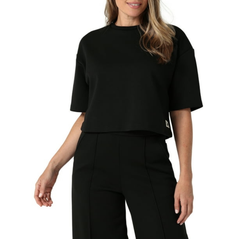 Black Lee Women's Cropped Tee